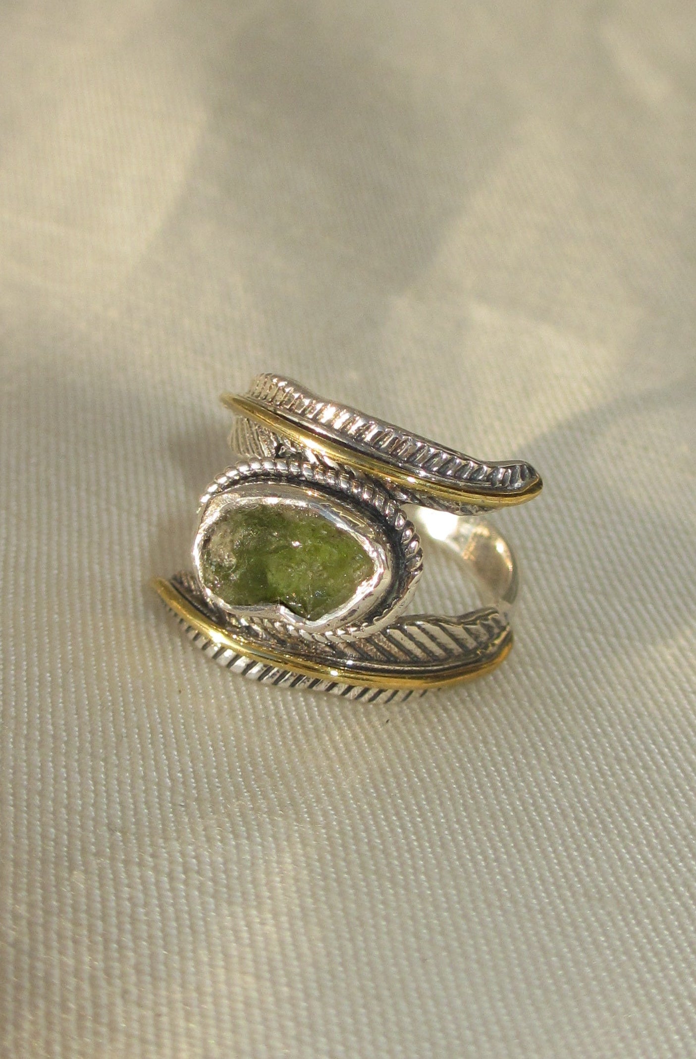 Wadi — Raw Peridot